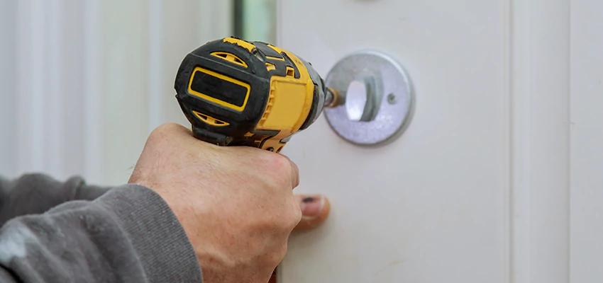 Street Locksmith For Smart Lock Repair in Weehawken, NJ